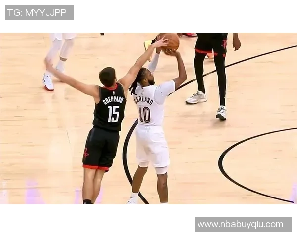 火箭双星伊森与杜门申贾登场净效率惊人助力球队大胜48分