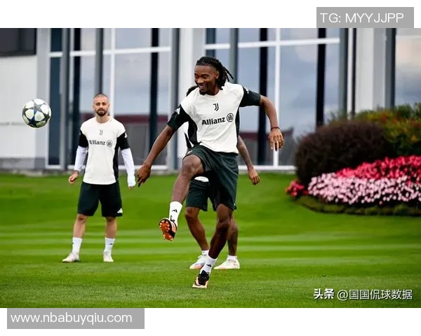 尤文图斯和多特蒙德关注拜仁18岁边锋利奇纳合同明夏到期情况