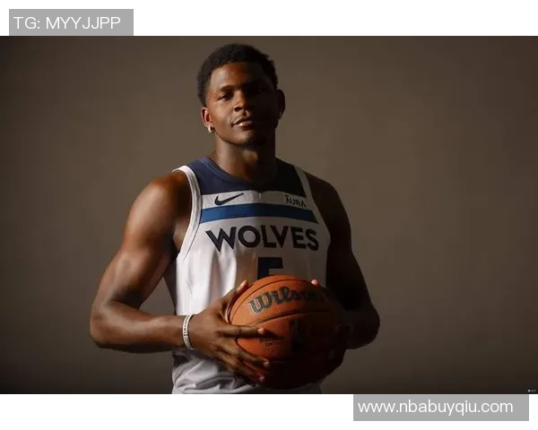 爱德华兹表现平平大胜无碍仅得13分4篮板3助攻2抢断