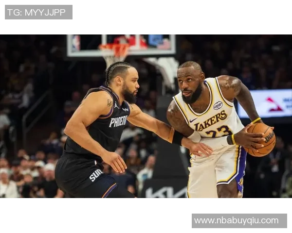 裁判报告揭示布克与詹姆斯接触细节影响比赛判罚的关键时刻